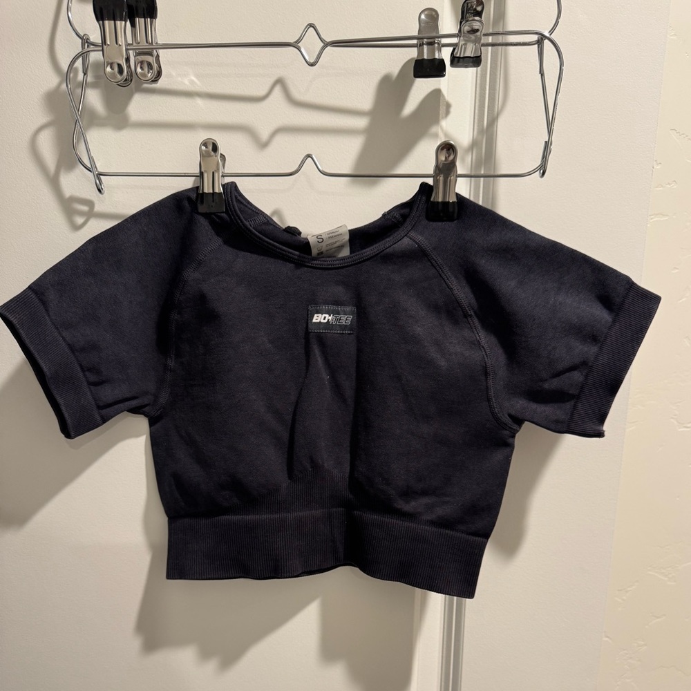 Bo+Tee washed black cropped workout top- sm
